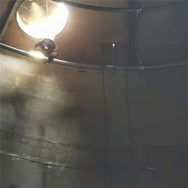 储罐小蝌蚪视频下载3-储罐四维喷淋小蝌蚪视频下载施工，水流量大，喷淋无死角，不搭架，省人工，安全系数高，这也是我公司实用新型技术专利_副本